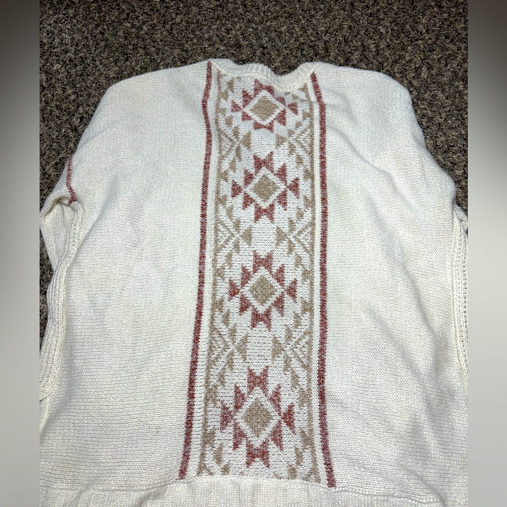 Love Riche Cream Sweater with Triangular Pattern - Picture 3 of 4